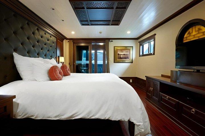Hanoi: 2-Day Bai Tu Long Bay Highlights with Garden Peak Cruise