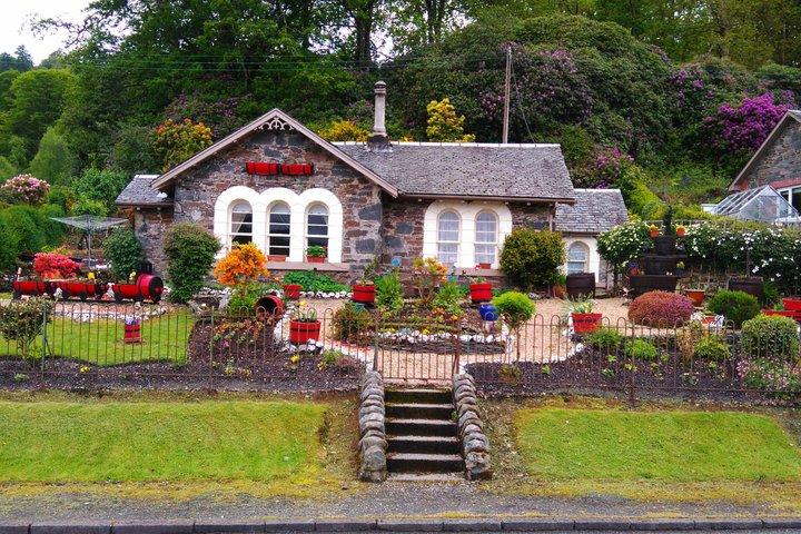 Loch Lomond & Stirling Castle Small Group Tour from Glasgow