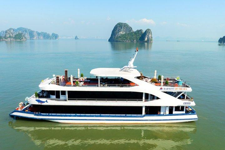 Ha Long Deluxe Cruise Day Tour: Transfer, Kayak, Cave & Lunch
