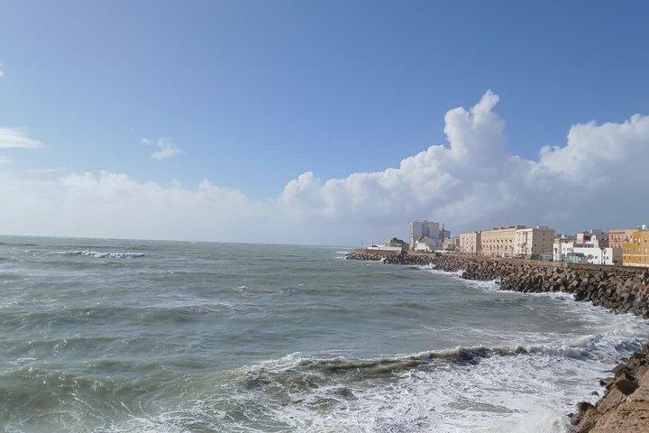 Tour of Cadiz : Journey to the Past through Historical Images