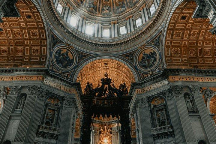 Vatican Walking Tour of Saint Peters Basilica and Papal Tombs