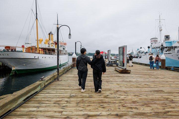 Halifax Waterfront Tour with Pier 21 and Titanic Cemetery