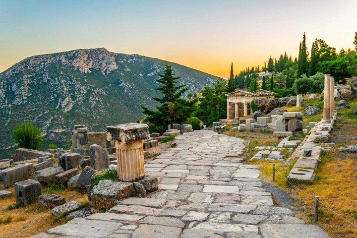 Delphi and Osios Loukas Monastery Day Tour from Athens