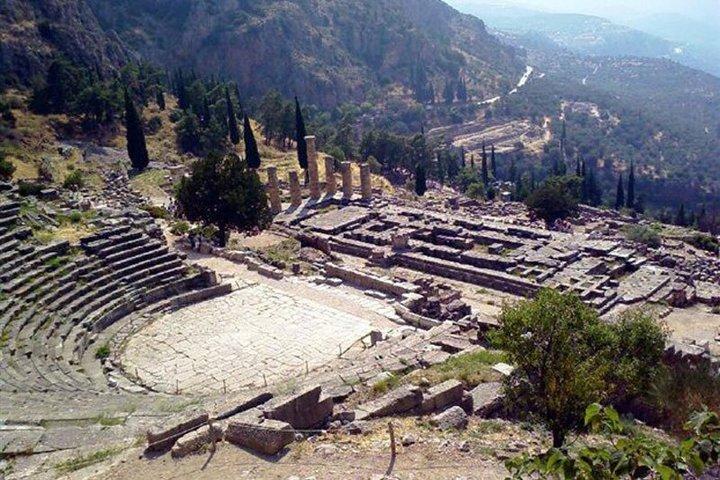 Delphi and Osios Loukas Monastery Day Tour from Athens