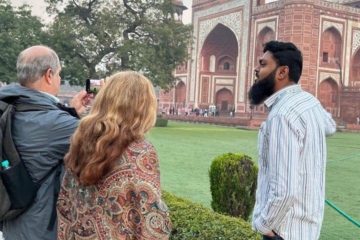 Private Day Trip to Agra in Taj Mahal and Agra Fort with Lunch