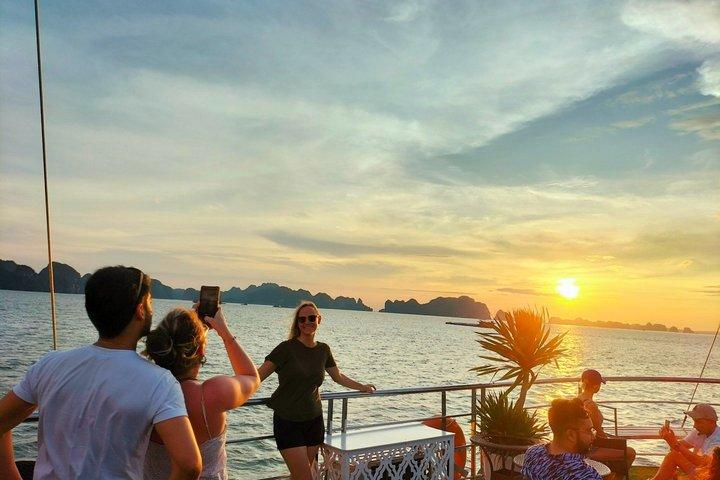 Ha Long Cruise with Jacuzzi Buffet Lunch and Sunset Party