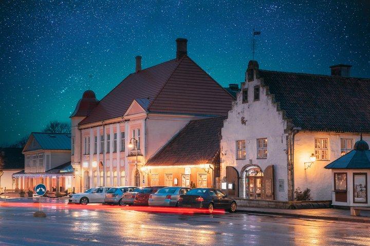 Tallinn Guided Sightseeing Tour with Premium Car