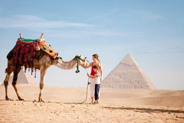 VIP Tour to Giza Pyramids, Gem Museum and Khan with Lunch