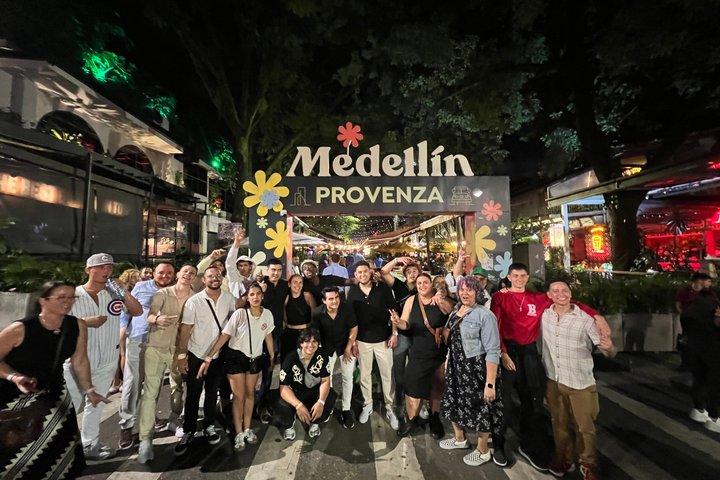Medellin : Pubcrawl with VIP Entry to Rooftops and Nightclubs
