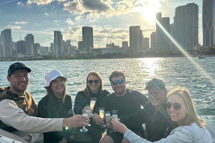 ALL INCLUSIVE Miami private boat trip with USGC license captain