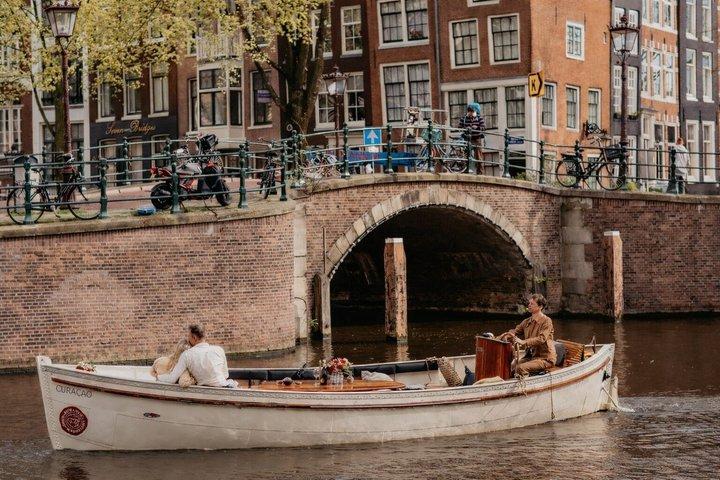 Private Romantic Canal Cruise Amsterdam with Bubbly and Snacks