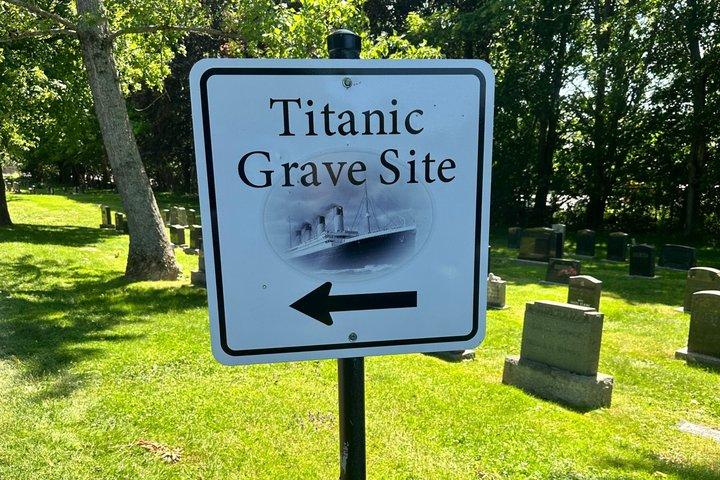 Private Peggy’s Cove and Halifax Highlights Guided Tour