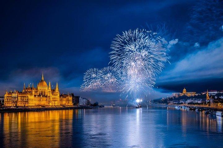 Budapest Dinner Cruise with Festive Fireworks Display