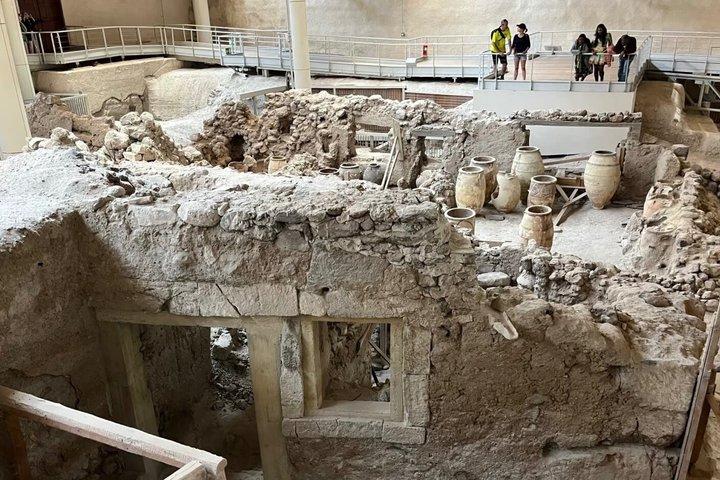 Explore Prehistoric Town of Akrotiri with Guide (skip the line)