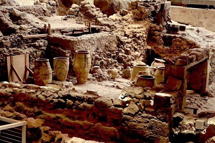 Explore Prehistoric Town of Akrotiri with Guide (skip the line)