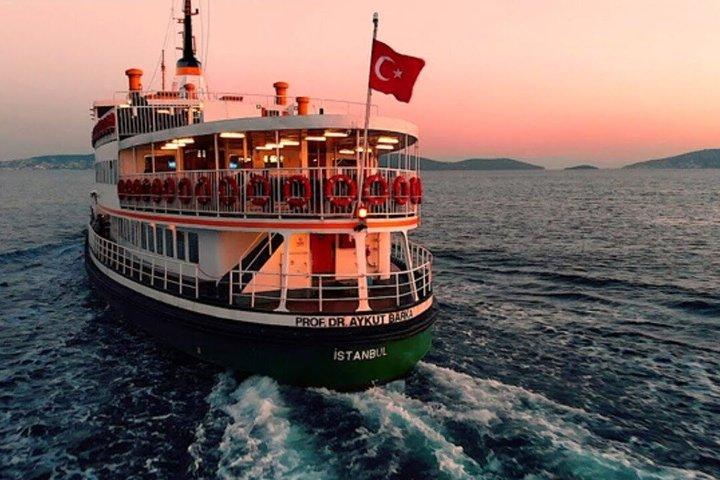 Princes Islands Full Day Tour Büyükada and Kınalıada with Lunch