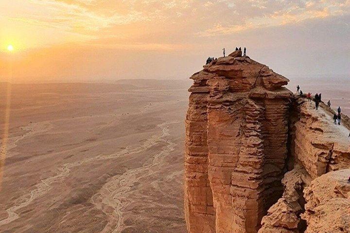 Edge of the World 4x4 Adventure: Sunset & Stargazing from Riyadh