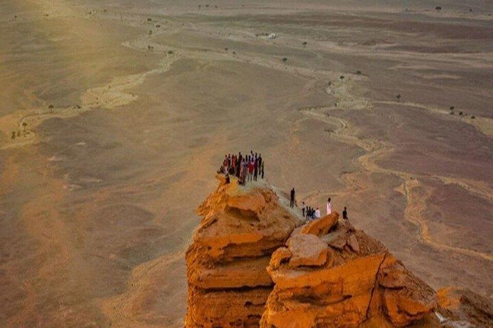 Edge of the World 4x4 Adventure: Sunset & Stargazing from Riyadh