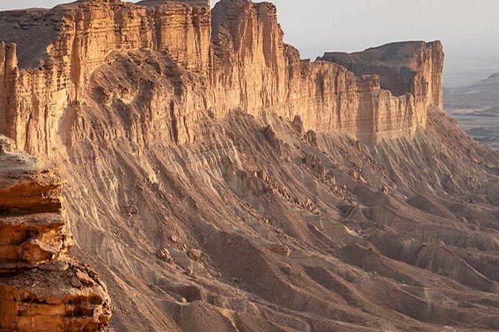 Edge of the World 4x4 Adventure: Sunset & Stargazing from Riyadh