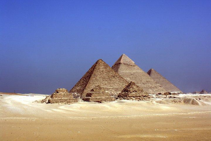 Giza Tour: Pyramids + Sphinx + Lunch by Pyramids + Expert Guide