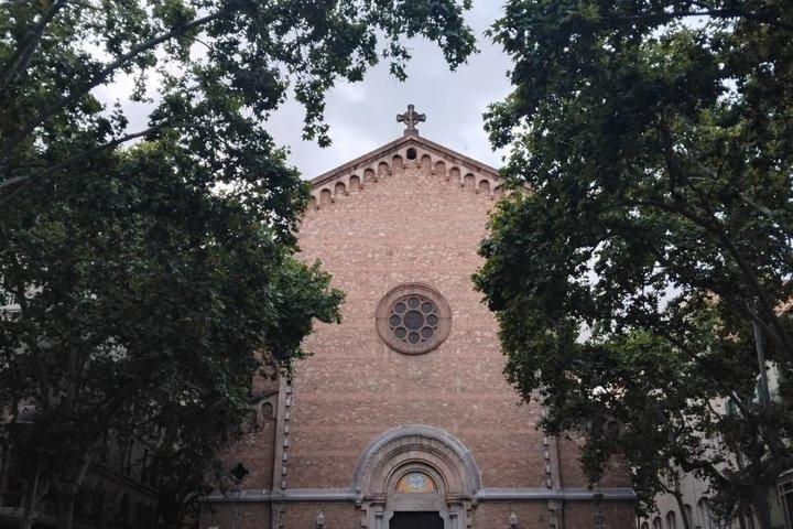 Hidden Gracia with Tapas & Wine - A Local Barcelona Experience