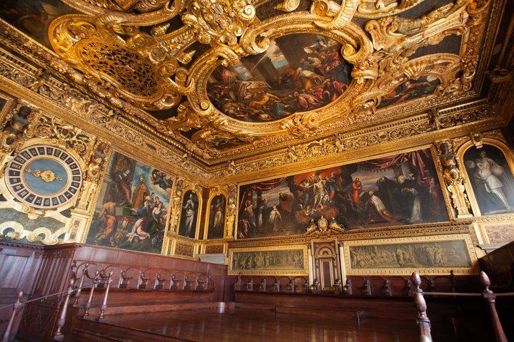 St. Mark’s Basilica & Doge’s Palace Guided Tour with Gondola Ride