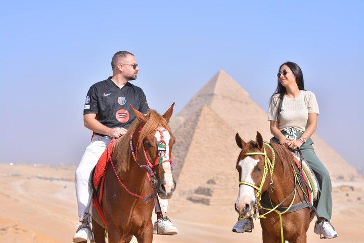 Cheap Day to Giza Pyramids Sphinx with pro photographer & felucca
