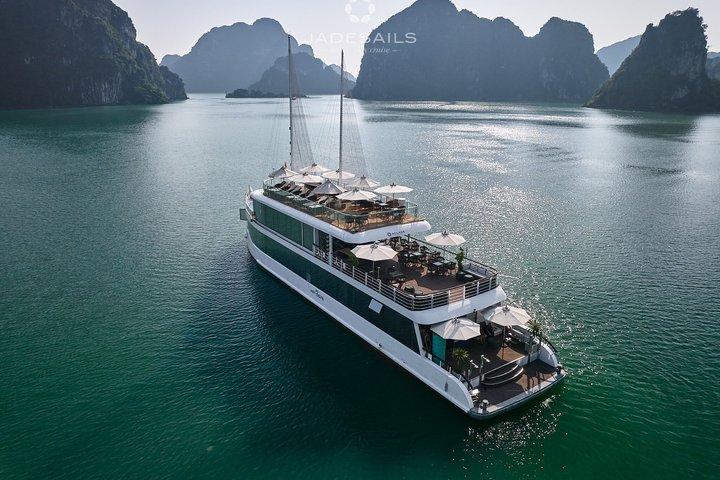 Halong Bay 1 Day Tour from Hanoi with Full Services