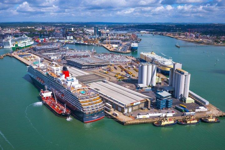 London Gatwick Airport to or from Southampton Cruise Port