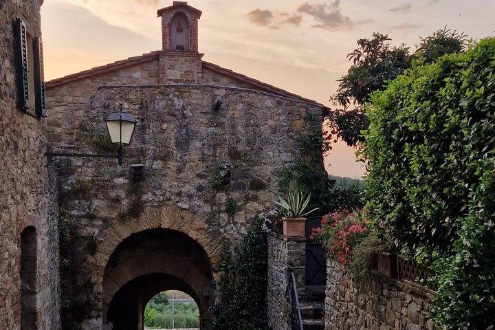 Tuscan Cooking Class with Market Tour in Lucignano