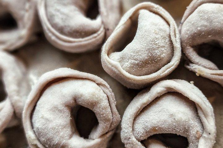 Tuscan Cooking Class with Market Tour in Lucignano