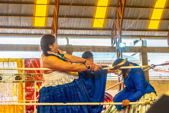 Cholitas wrestling: tradition, adrenaline and living culture