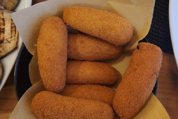 Salento Food Tasting Experience in Lecce with Wine