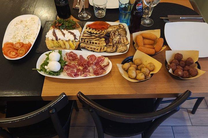 Salento Food Tasting Experience in Lecce with Wine