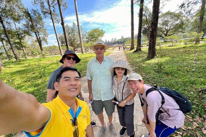 Angkor Wat Guided Tour with Ticket and Transportation