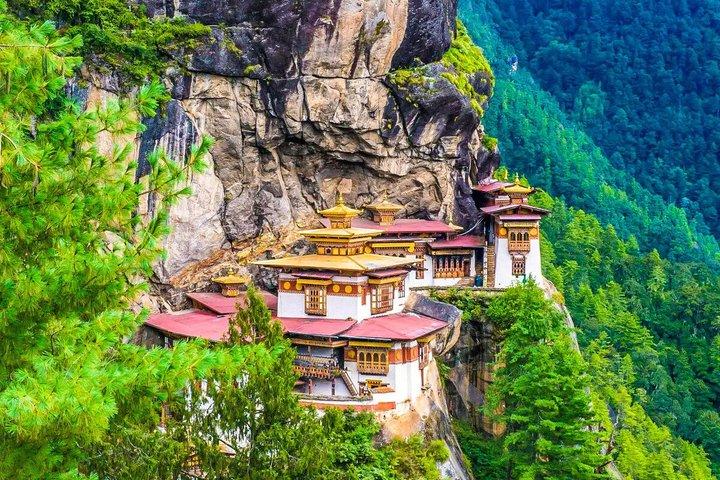 Private 8 Days Best Bhutan Tour with Exclusive Guide and Car