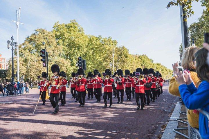 Changing the Guard & Buckingham Palace, Small Group Tour