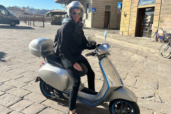 Chianti Hills: App‑Guided e‑Vespa Tour + Lunch in Greve