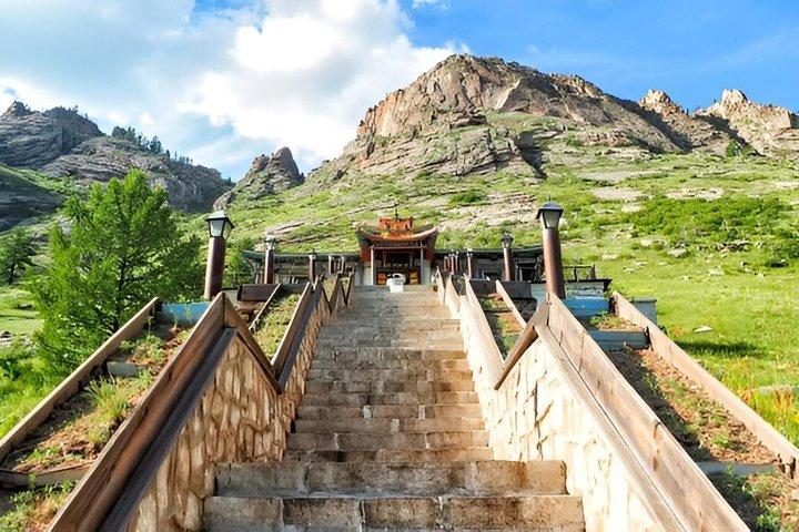 Chinggis Khaan Statue and Terelj National Park Day Tour
