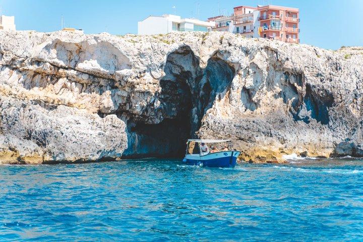 Tour of Ortigia and sea caves by boat in Syracuse