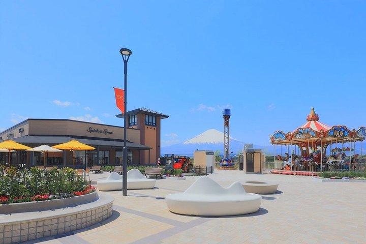 Mt Fuji Oshino Hakkai Gotemba Outlets and Hot Spring Day Tour