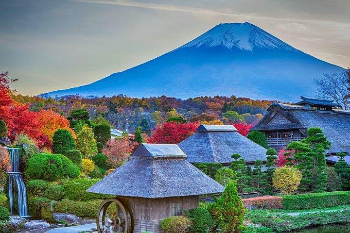 Mt Fuji Oshino Hakkai Gotemba Outlets and Hot Spring Day Tour