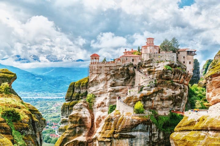 Mercedes Private Tour to Meteora Monasteries and Delphi