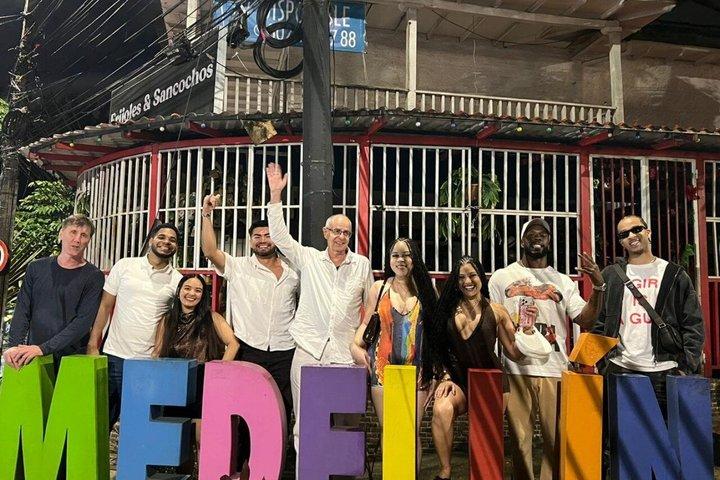 Medellin : Pubcrawl with VIP Entry to Rooftops and Nightclubs