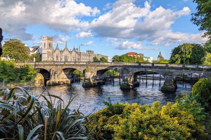 Dublin: Day trip to Cliffs of Moher, Galway and the Burren