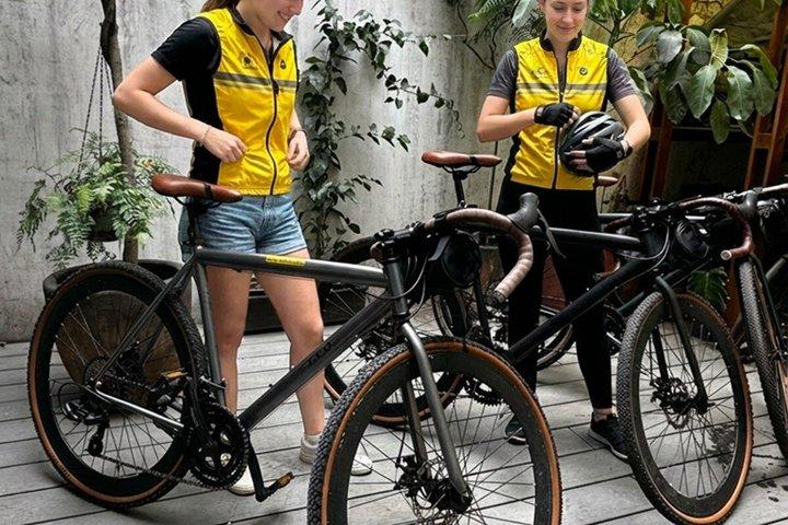 Bike, tacos and Cable Car Tour in Mexico City