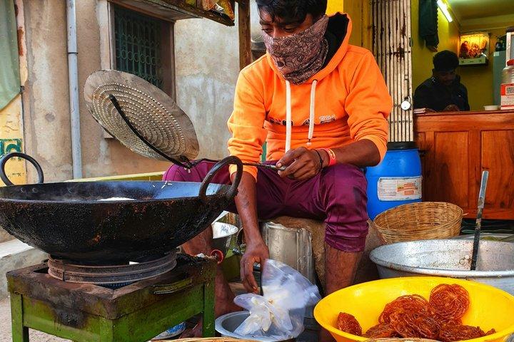 Private Kolkata Street Food and Heritage Tour with Tastings