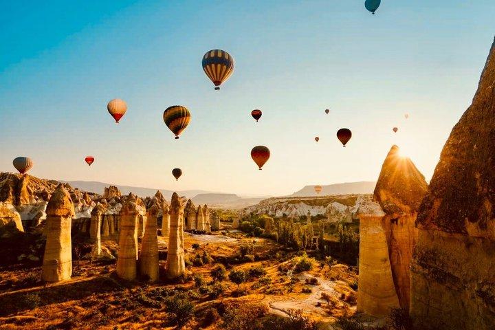 Cappadocia Hot Air Balloon with Pickup, Breakfast & Champagne