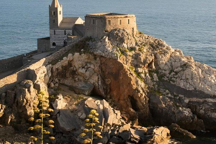 Private Boat Tour Gulf of Poets - Half day