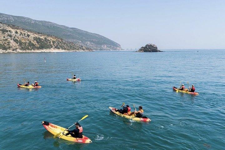 Lisbon: Arrábida Kayak Snorkeling & Sunbeds / Pick-Up Option